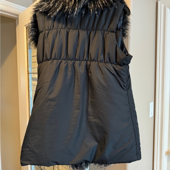 Ladies faux fur vest - Picture 3 of 4